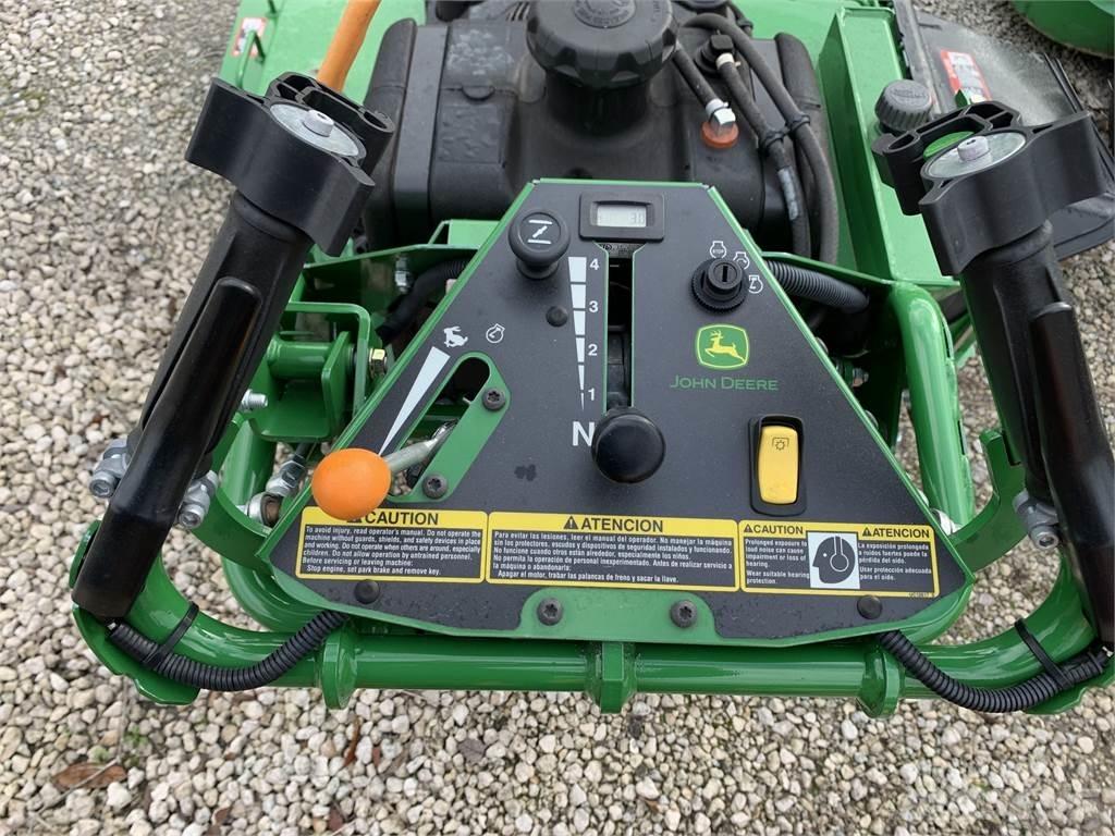 John Deere W52R Arkasından yürünen çim biçme makineleri