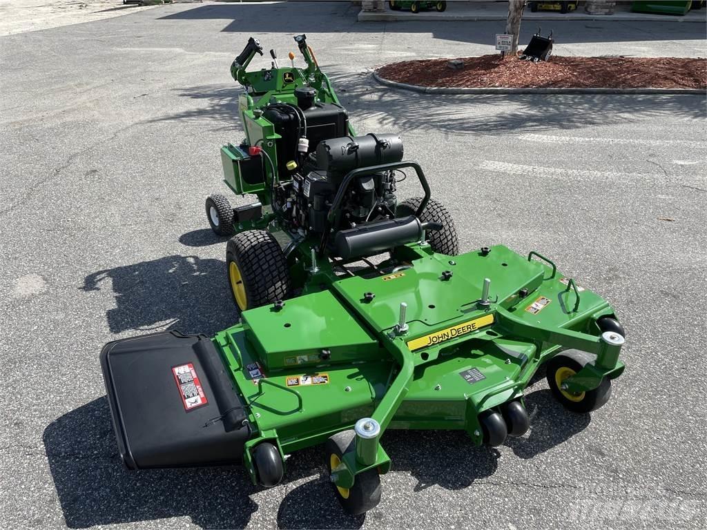 John Deere W61R Arkasından yürünen çim biçme makineleri