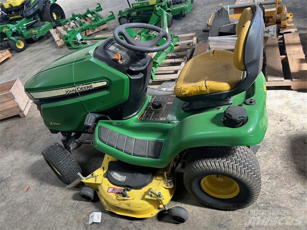 John Deere X300 Mobil çim biçme makineleri