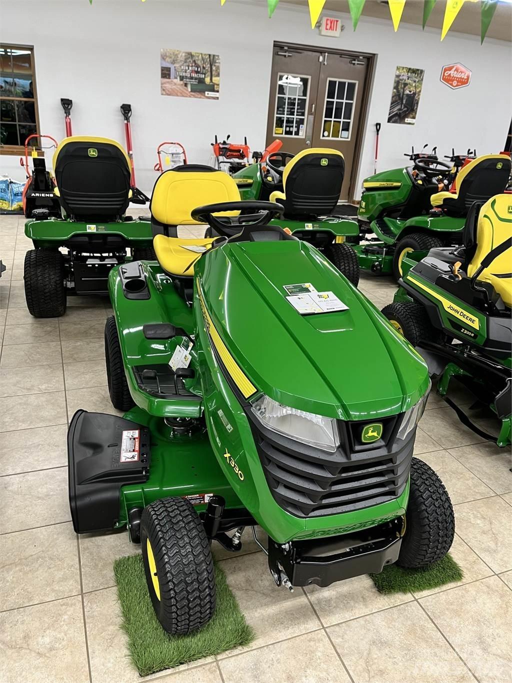 John Deere X330 Traktörler