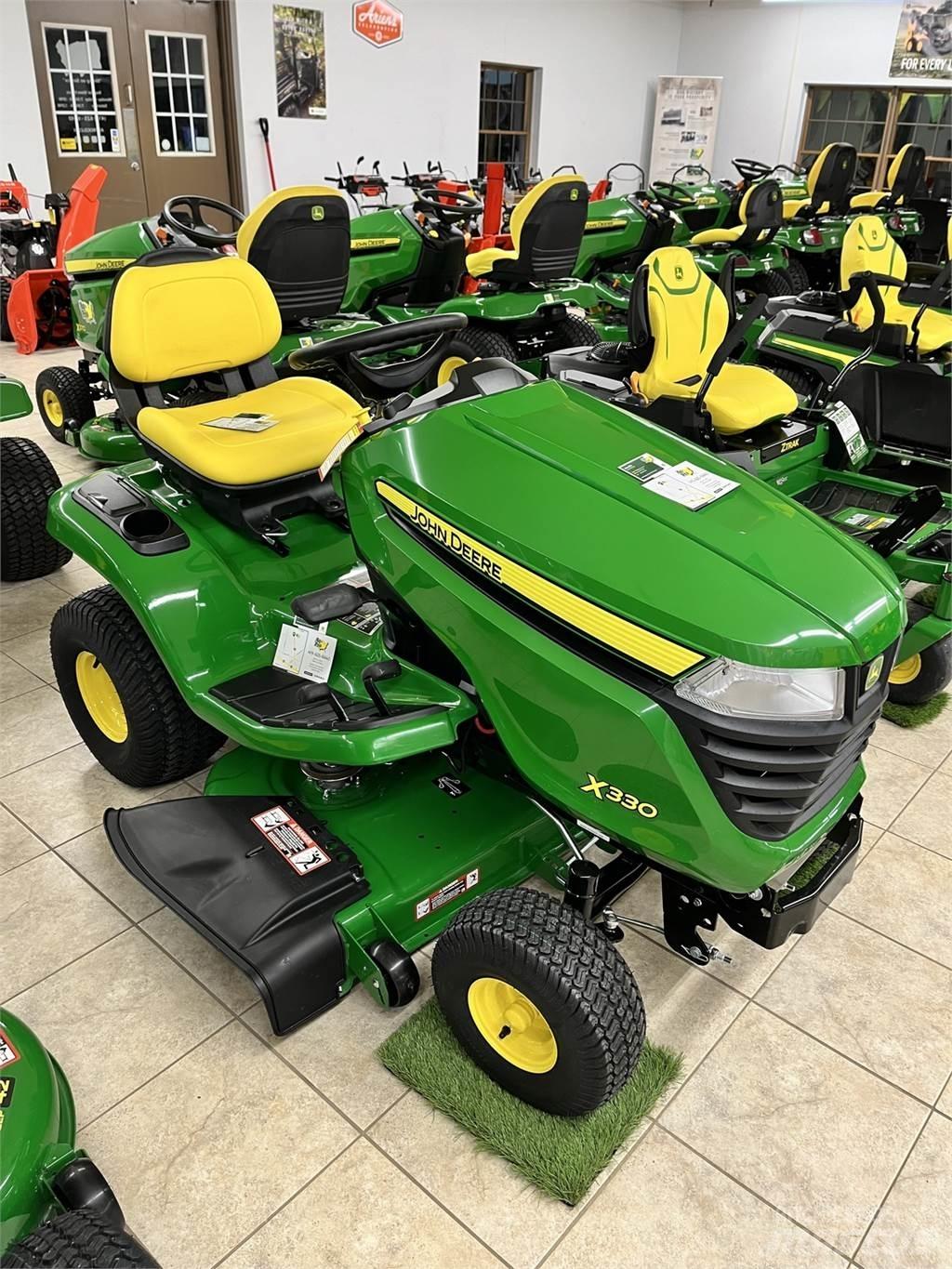 John Deere X330 Traktörler