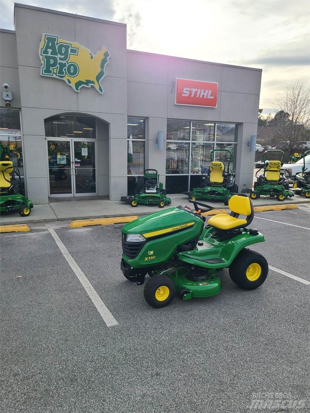 John Deere X330 Traktörler