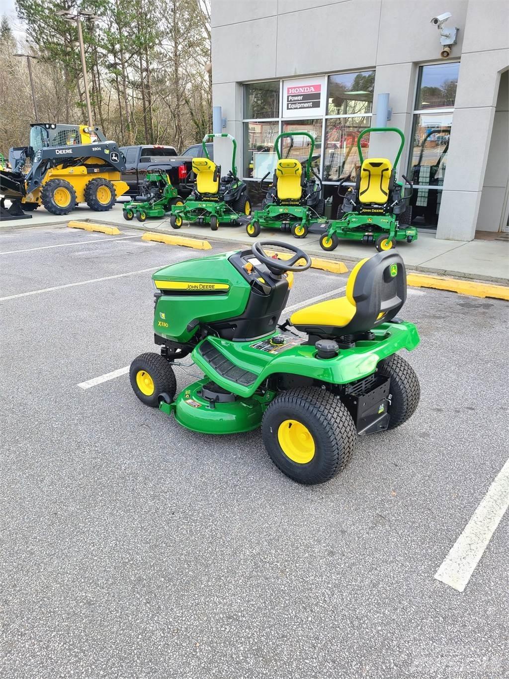 John Deere X330 Traktörler