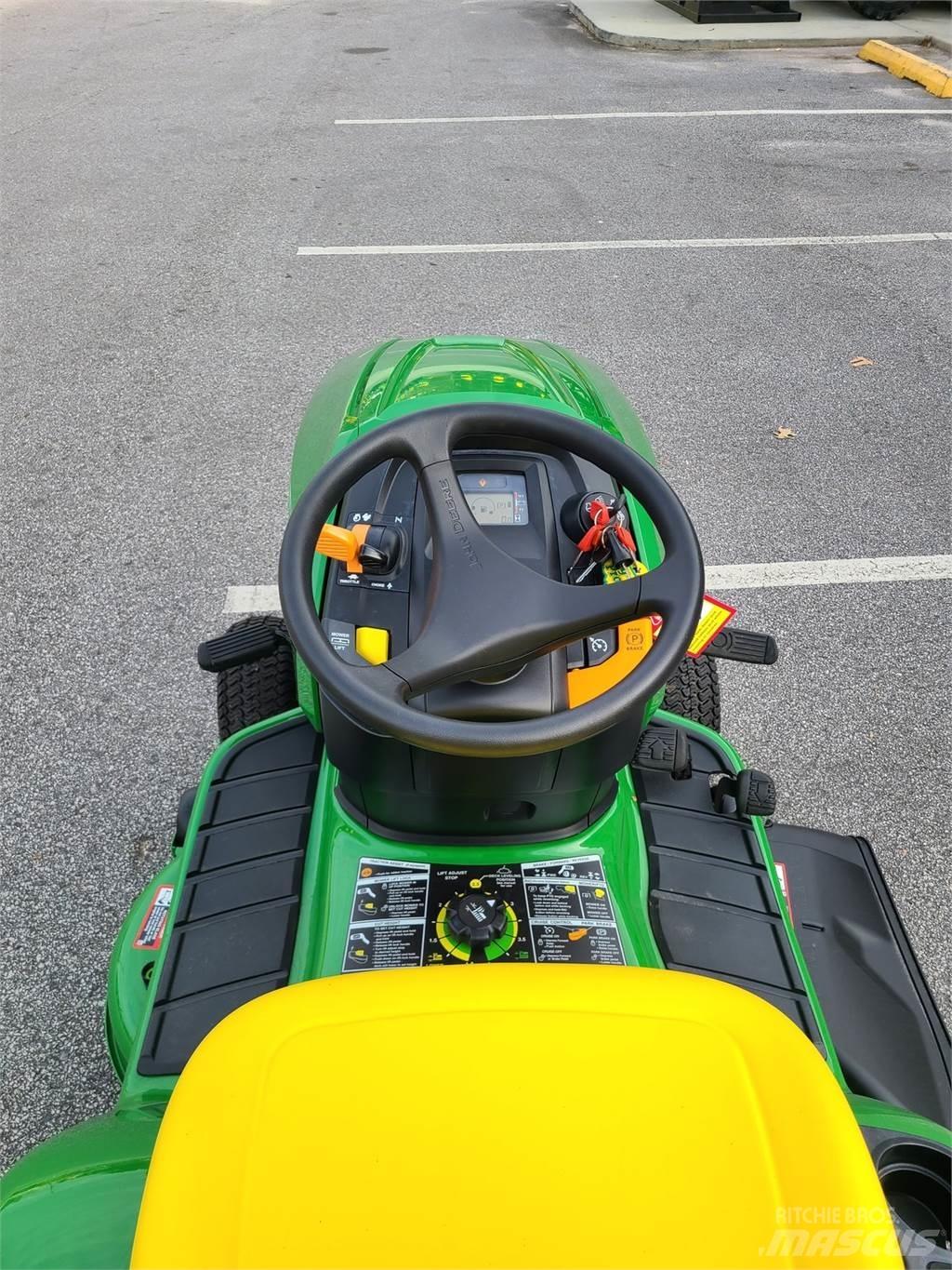 John Deere X330 Traktörler