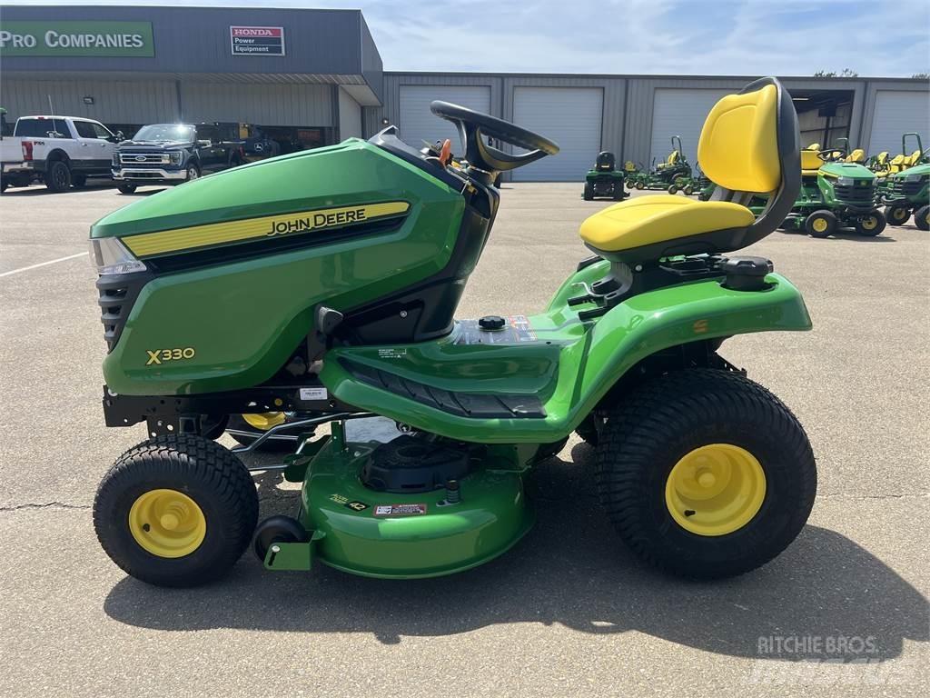 John Deere X330 Traktörler