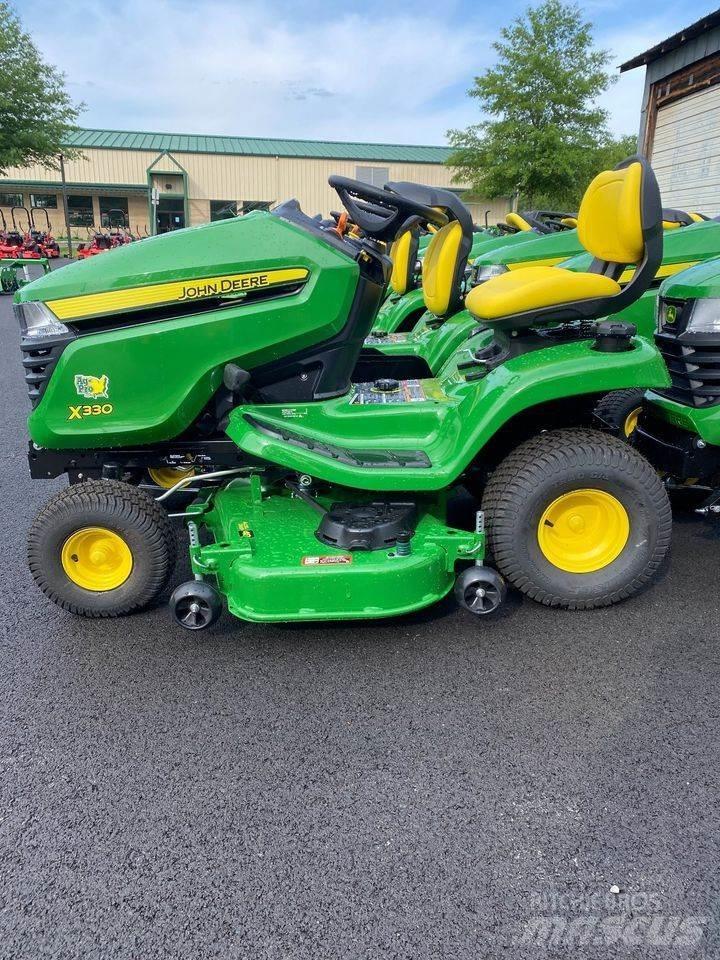 John Deere X330 Traktörler