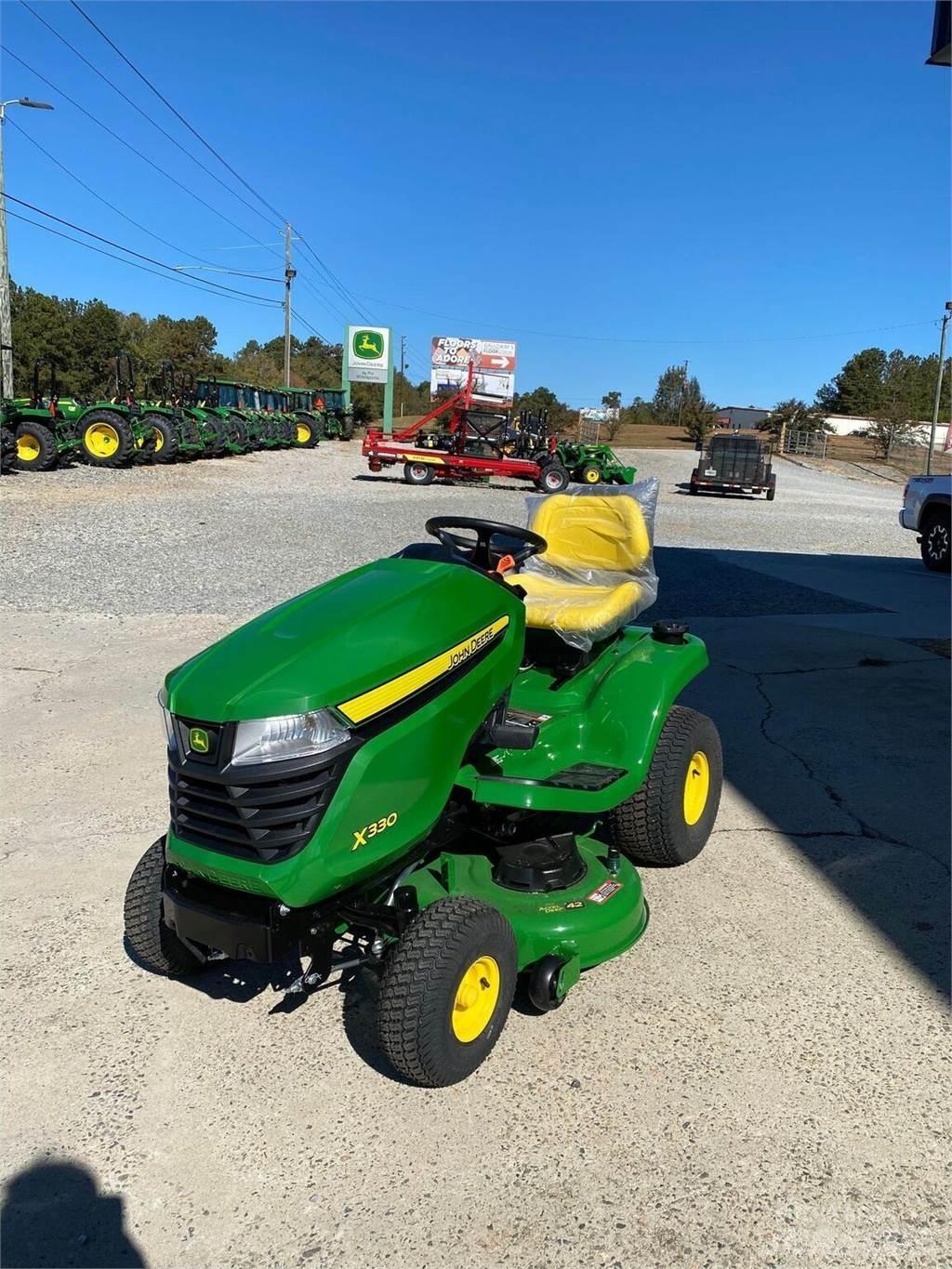 John Deere X330 Traktörler