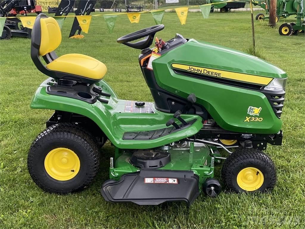 John Deere X330 Traktörler