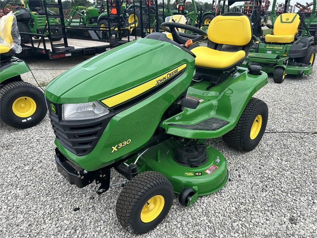 John Deere X330 Traktörler