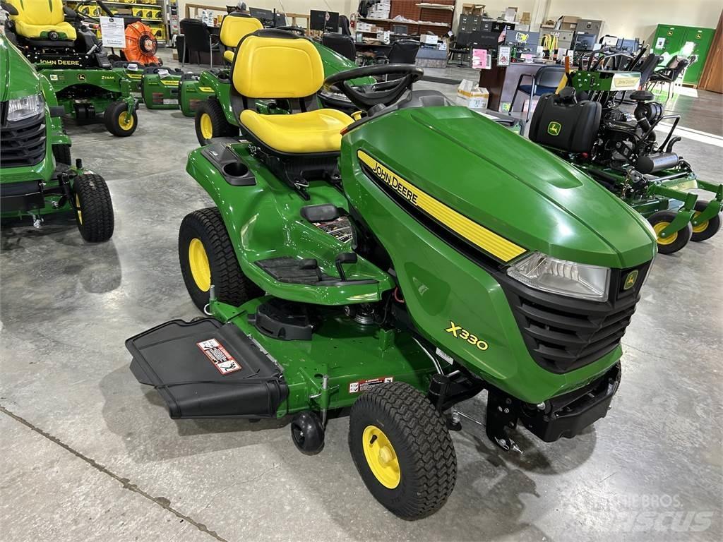 John Deere X330 Traktörler