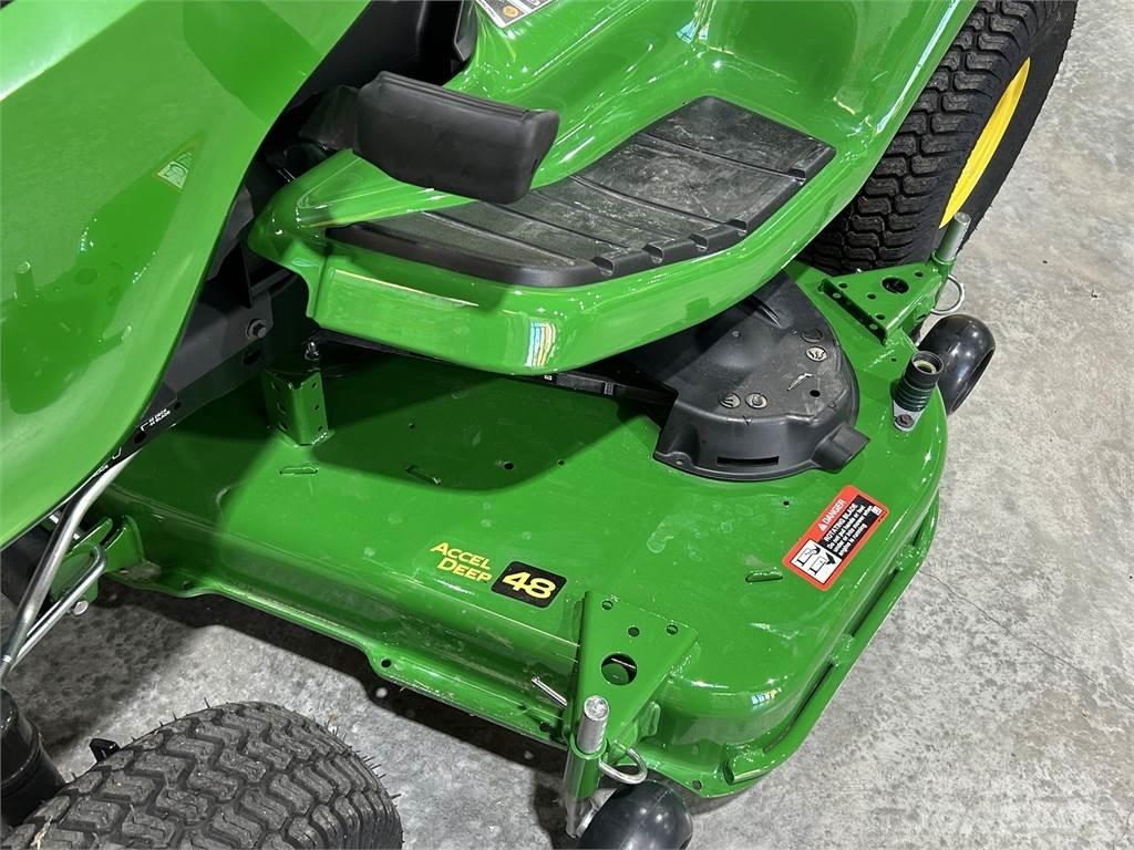 John Deere X330 Traktörler