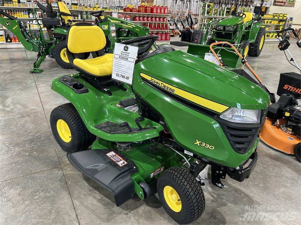 John Deere X330 Traktörler
