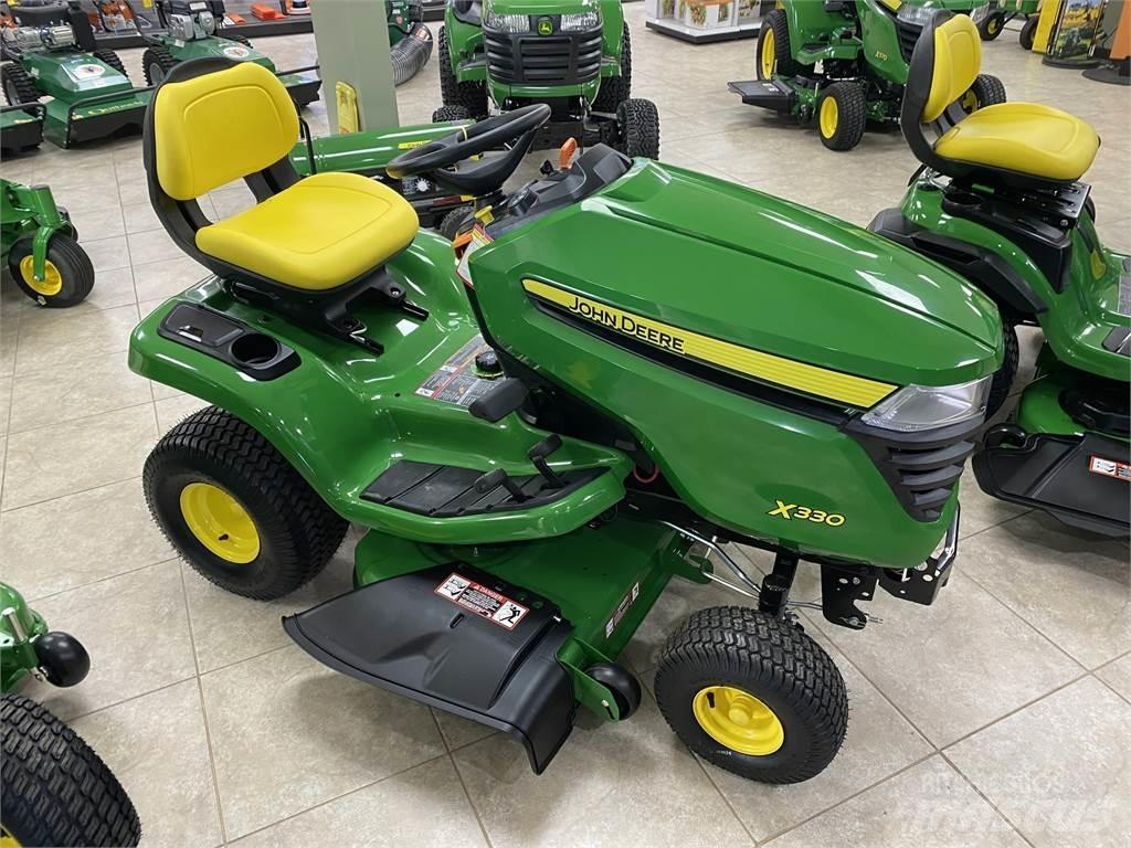 John Deere X330 Traktörler