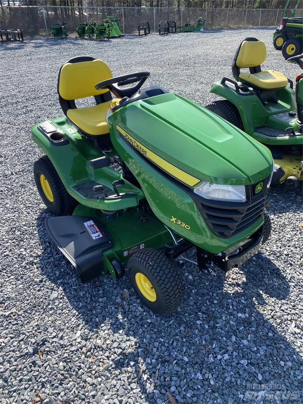 John Deere X330 Traktörler
