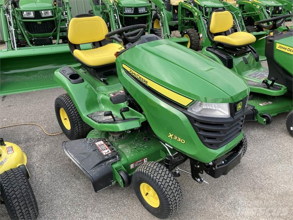 John Deere X330 Traktörler