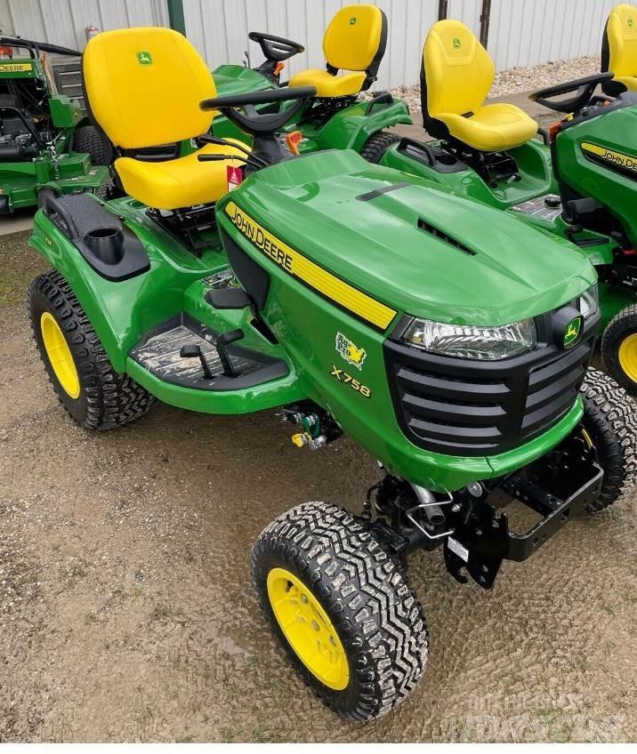 John Deere X758 Traktörler