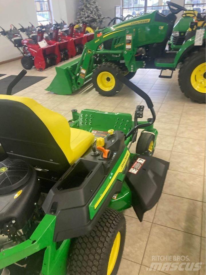 John Deere Z315E Sıfır dönüşlü çim biçme makineleri