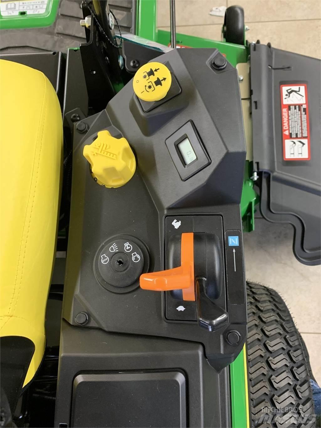 John Deere Z315E Sıfır dönüşlü çim biçme makineleri