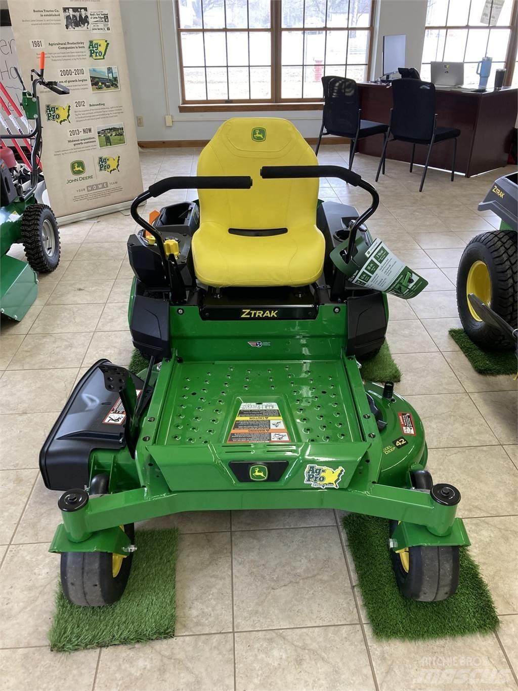 John Deere Z315E Sıfır dönüşlü çim biçme makineleri