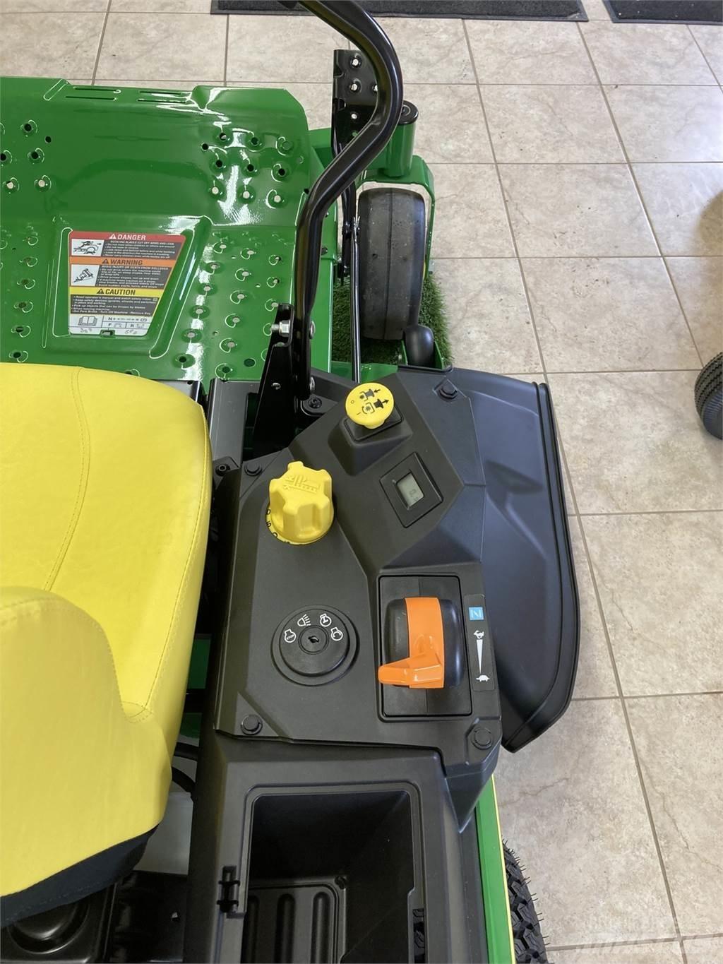 John Deere Z315E Sıfır dönüşlü çim biçme makineleri