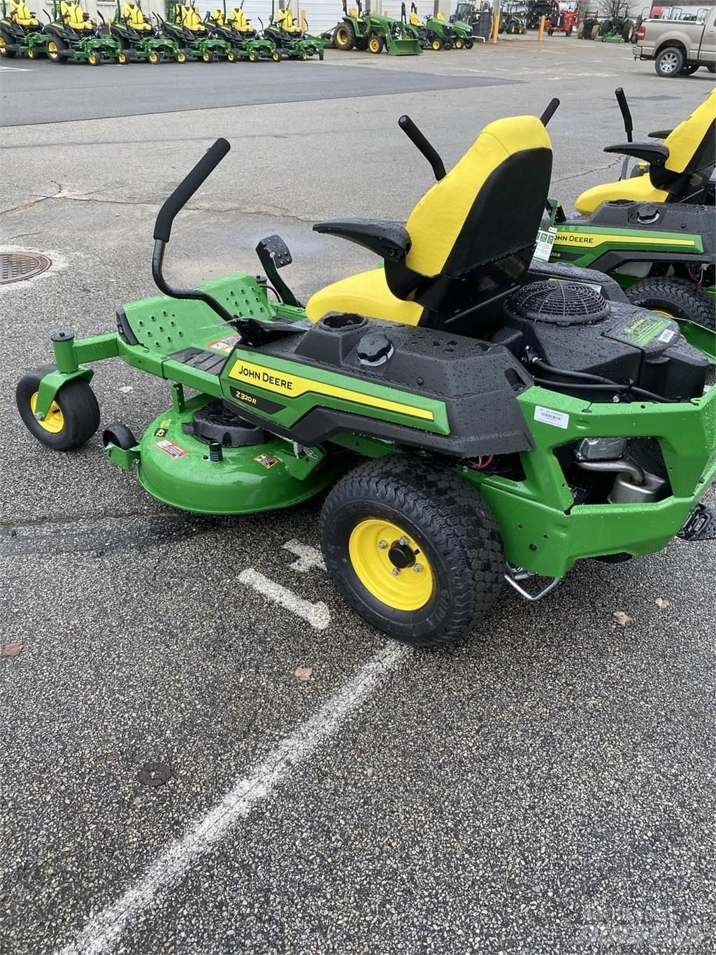 John Deere Z320R Sıfır dönüşlü çim biçme makineleri