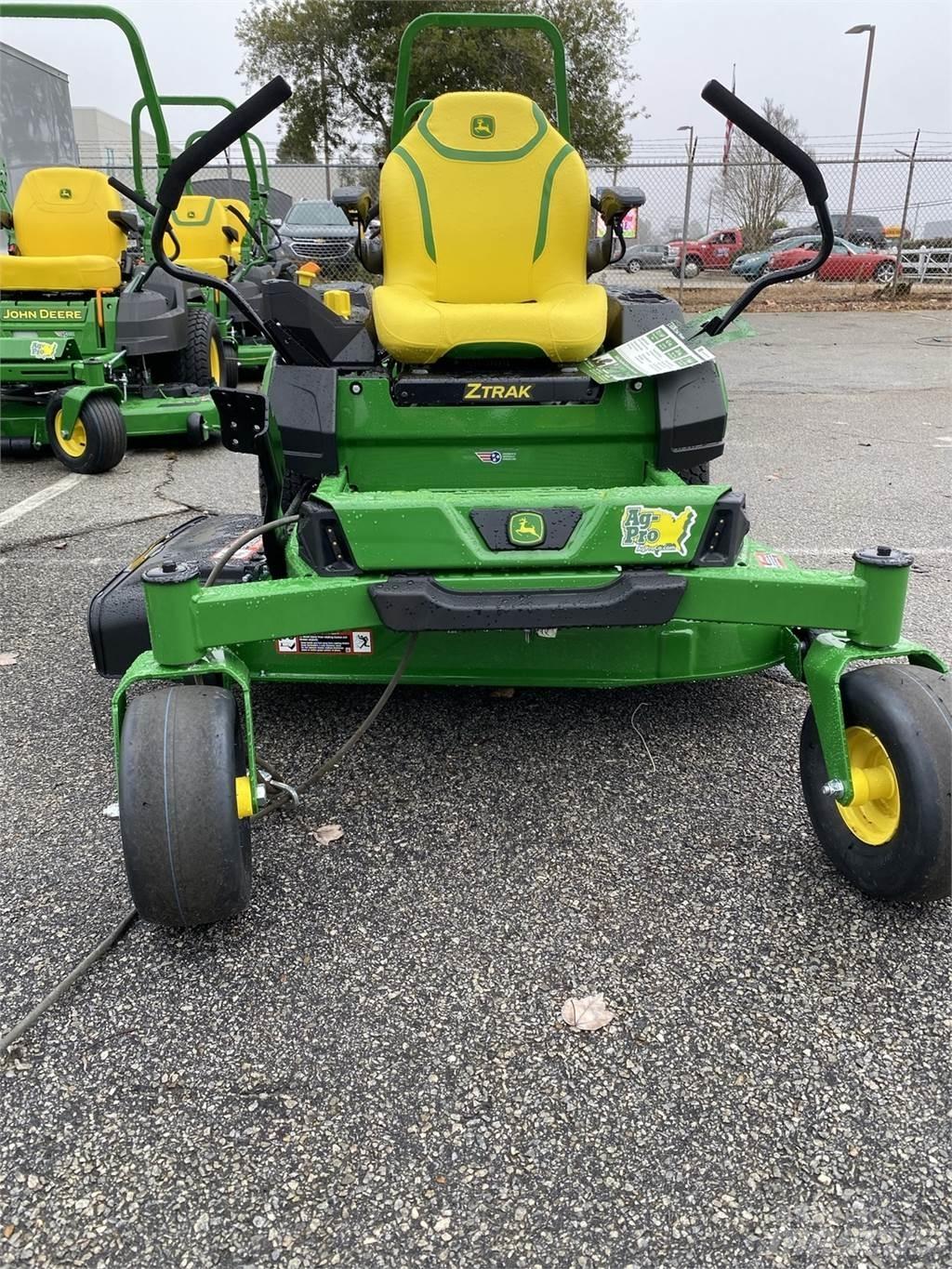 John Deere Z320R Sıfır dönüşlü çim biçme makineleri