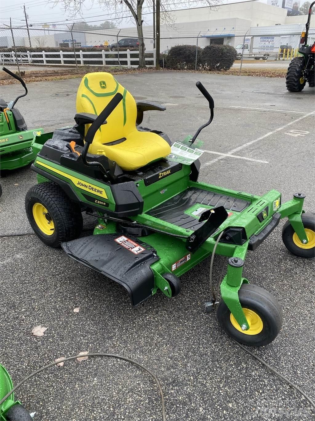 John Deere Z320R Sıfır dönüşlü çim biçme makineleri