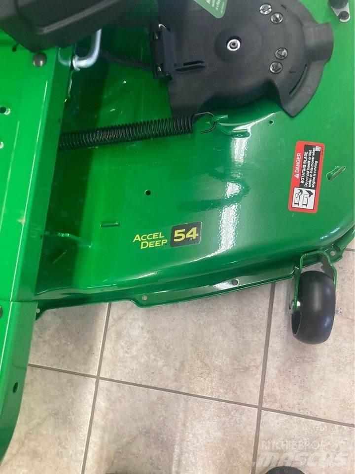John Deere Z325E Sıfır dönüşlü çim biçme makineleri