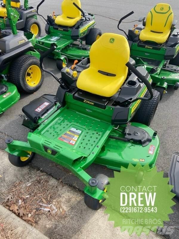 John Deere Z325E Sıfır dönüşlü çim biçme makineleri