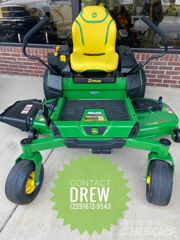 John Deere Z330R Sıfır dönüşlü çim biçme makineleri