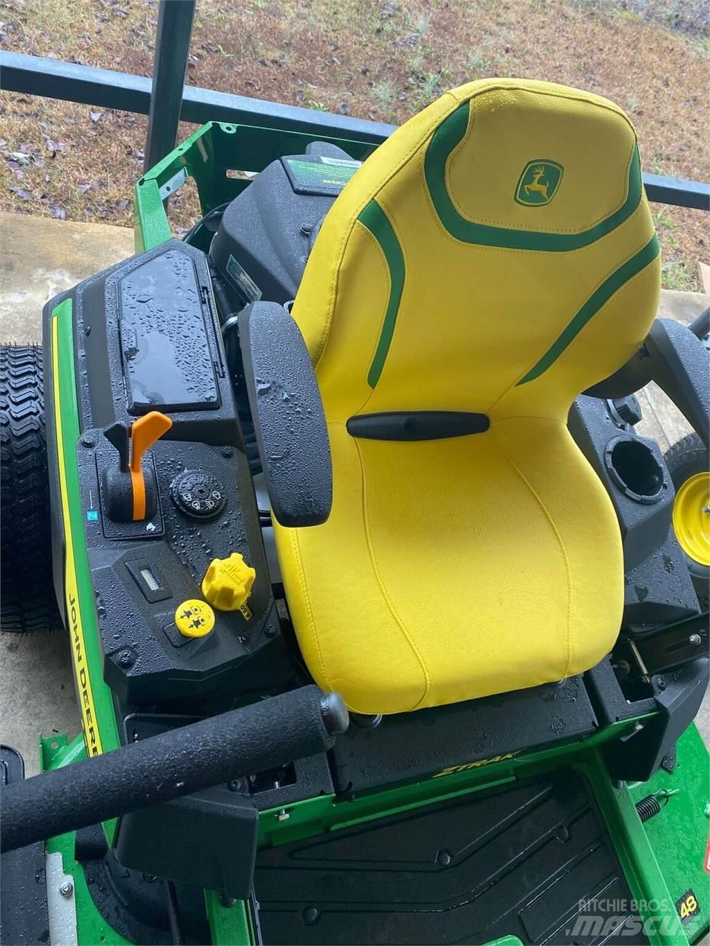 John Deere Z330R Sıfır dönüşlü çim biçme makineleri