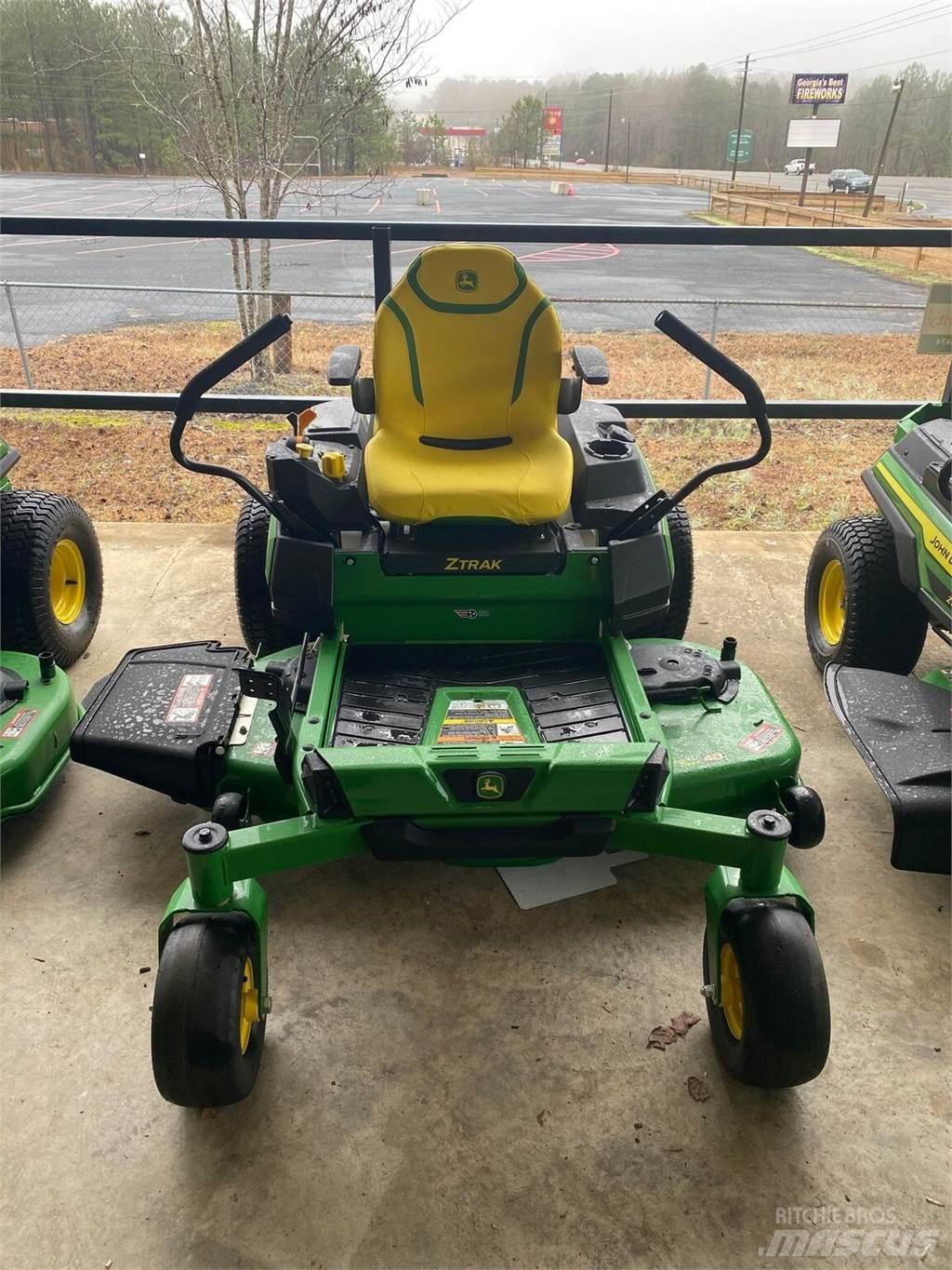 John Deere Z330R Sıfır dönüşlü çim biçme makineleri