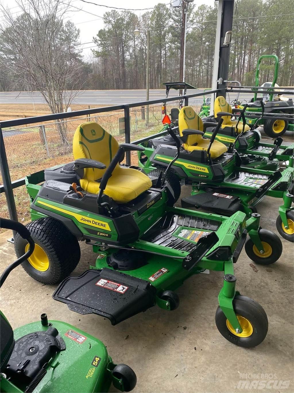 John Deere Z330R Sıfır dönüşlü çim biçme makineleri