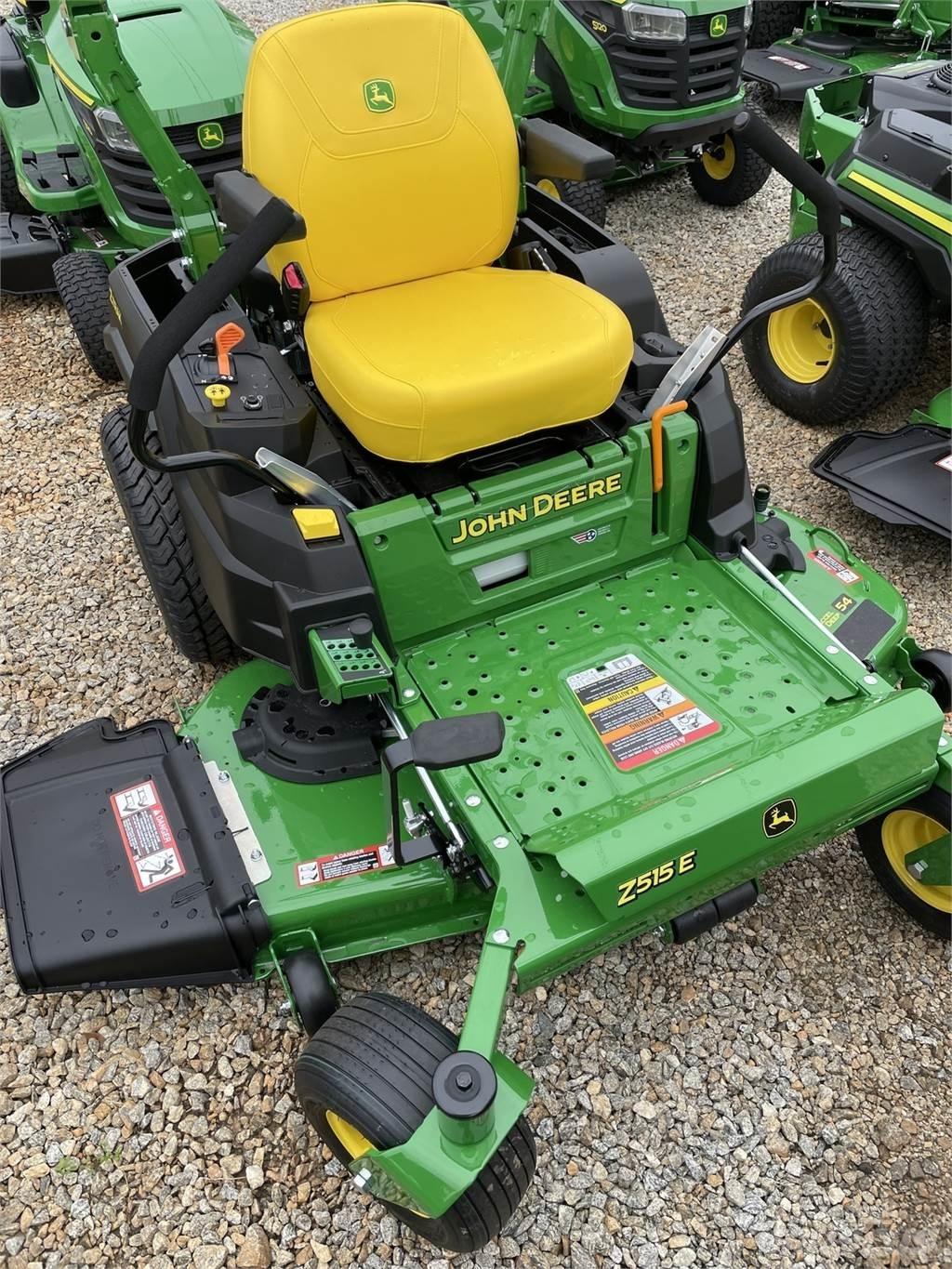 John Deere Z515E Sıfır dönüşlü çim biçme makineleri