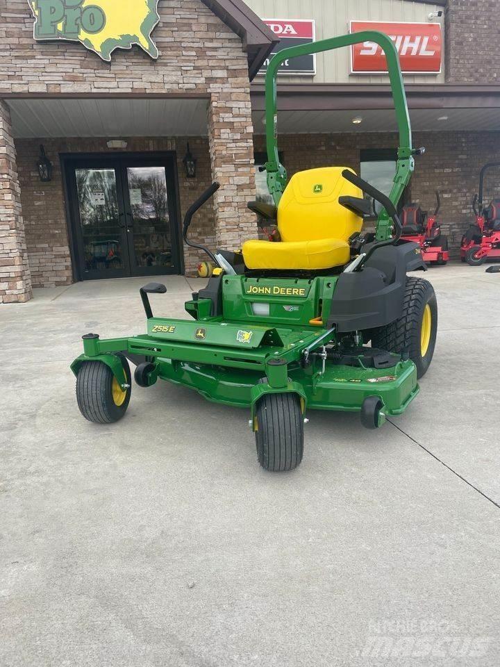 John Deere Z515E Sıfır dönüşlü çim biçme makineleri