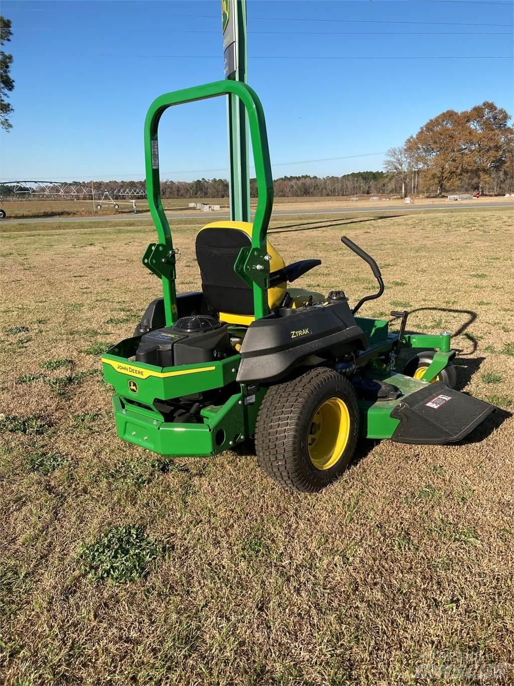 John Deere Z720E Sıfır dönüşlü çim biçme makineleri