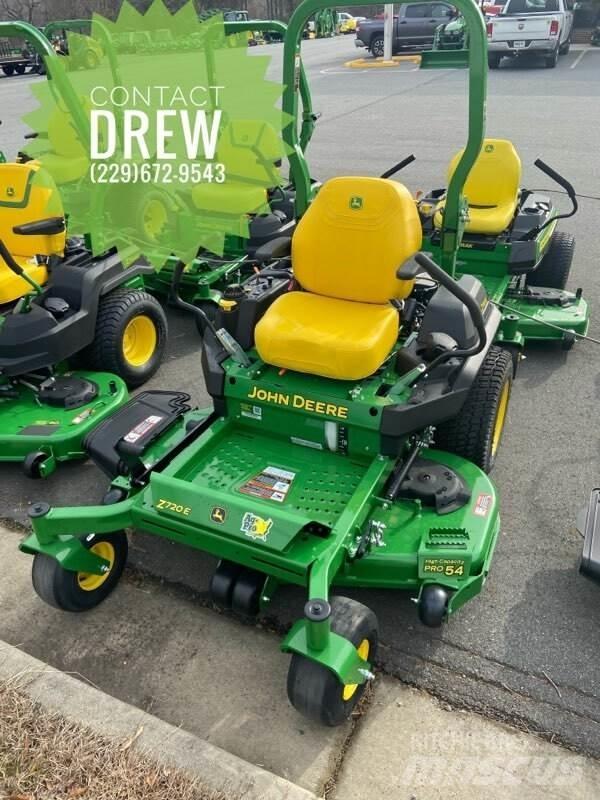 John Deere Z720E Sıfır dönüşlü çim biçme makineleri