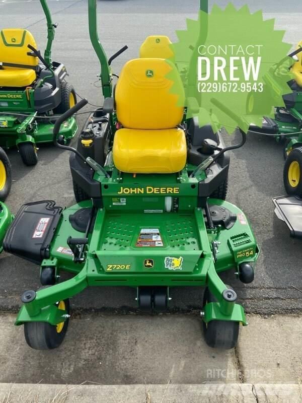 John Deere Z720E Sıfır dönüşlü çim biçme makineleri