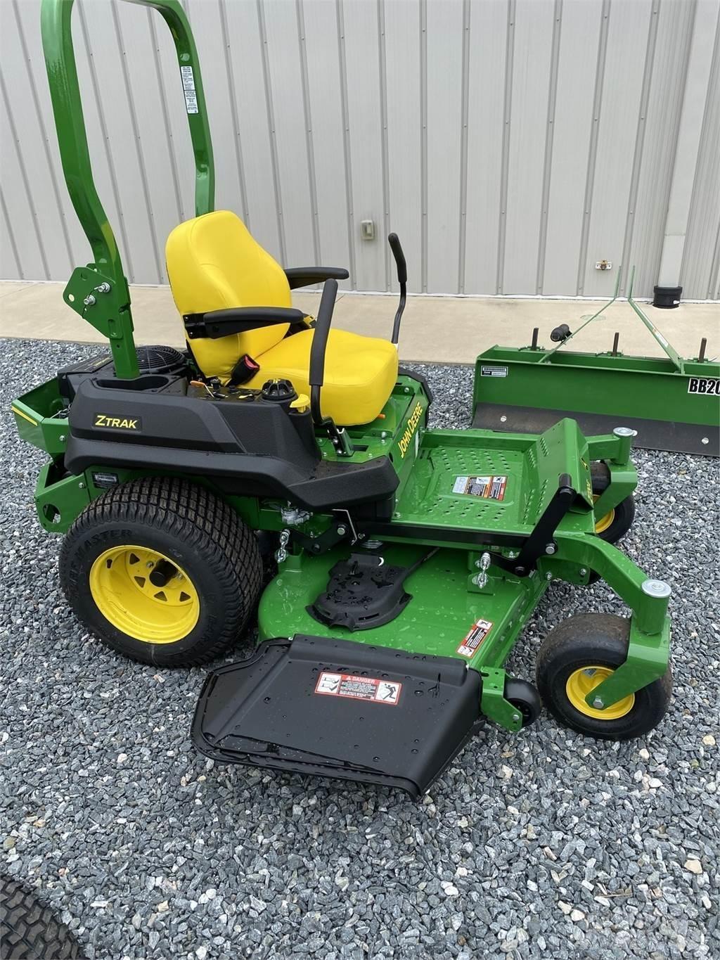 John Deere Z720E Sıfır dönüşlü çim biçme makineleri