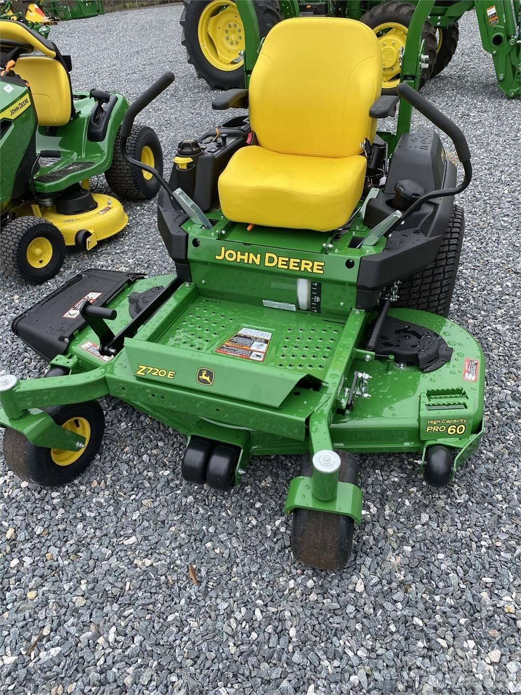 John Deere Z720E Sıfır dönüşlü çim biçme makineleri