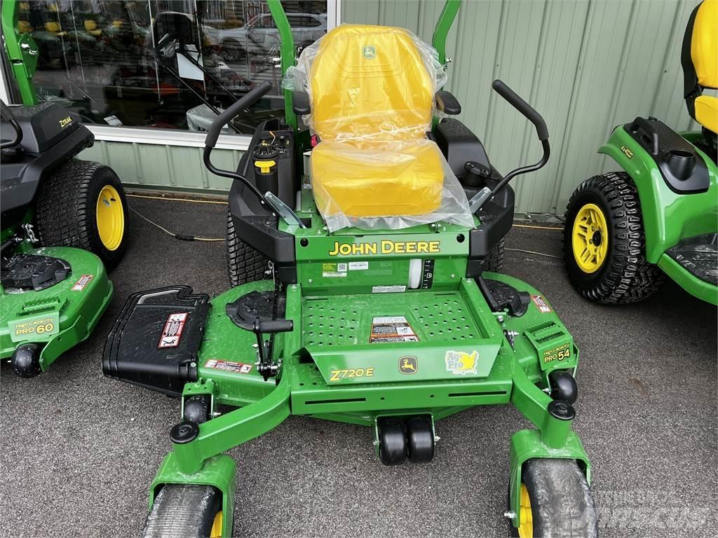 John Deere Z720E Sıfır dönüşlü çim biçme makineleri