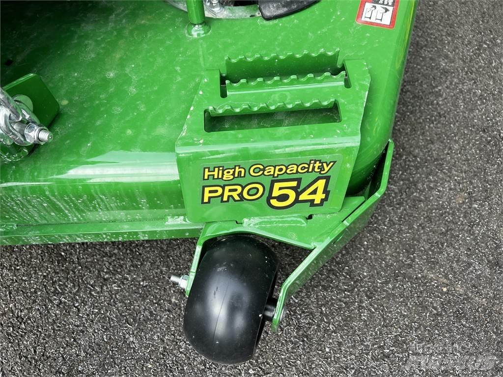 John Deere Z720E Sıfır dönüşlü çim biçme makineleri