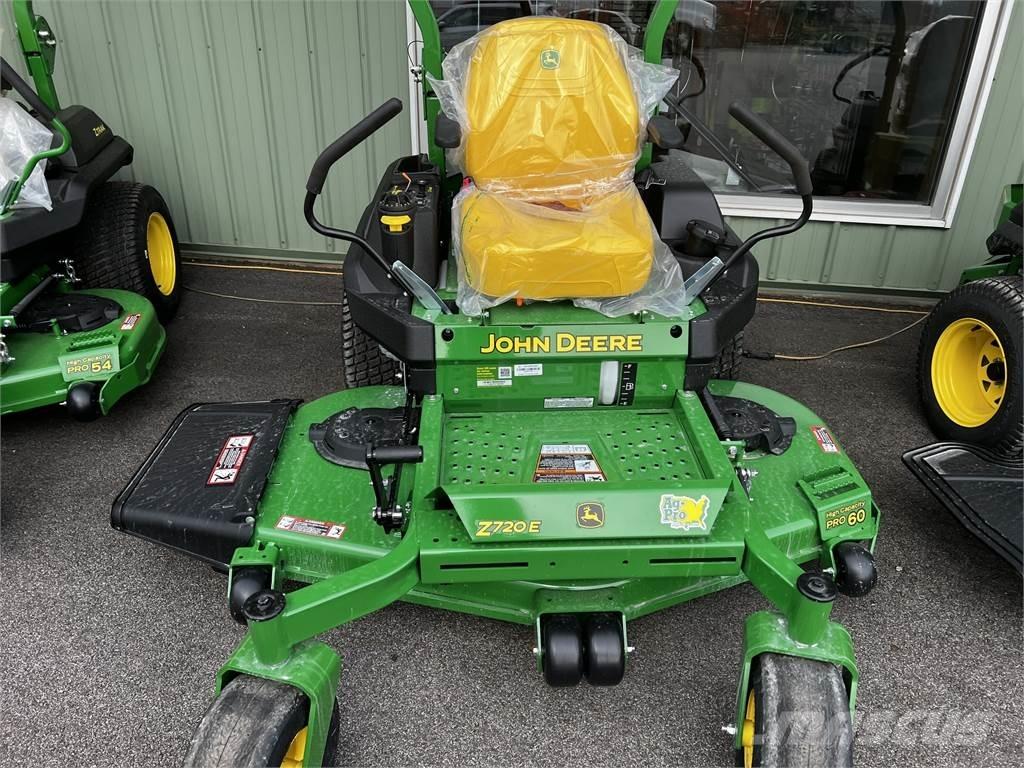 John Deere Z720E Sıfır dönüşlü çim biçme makineleri