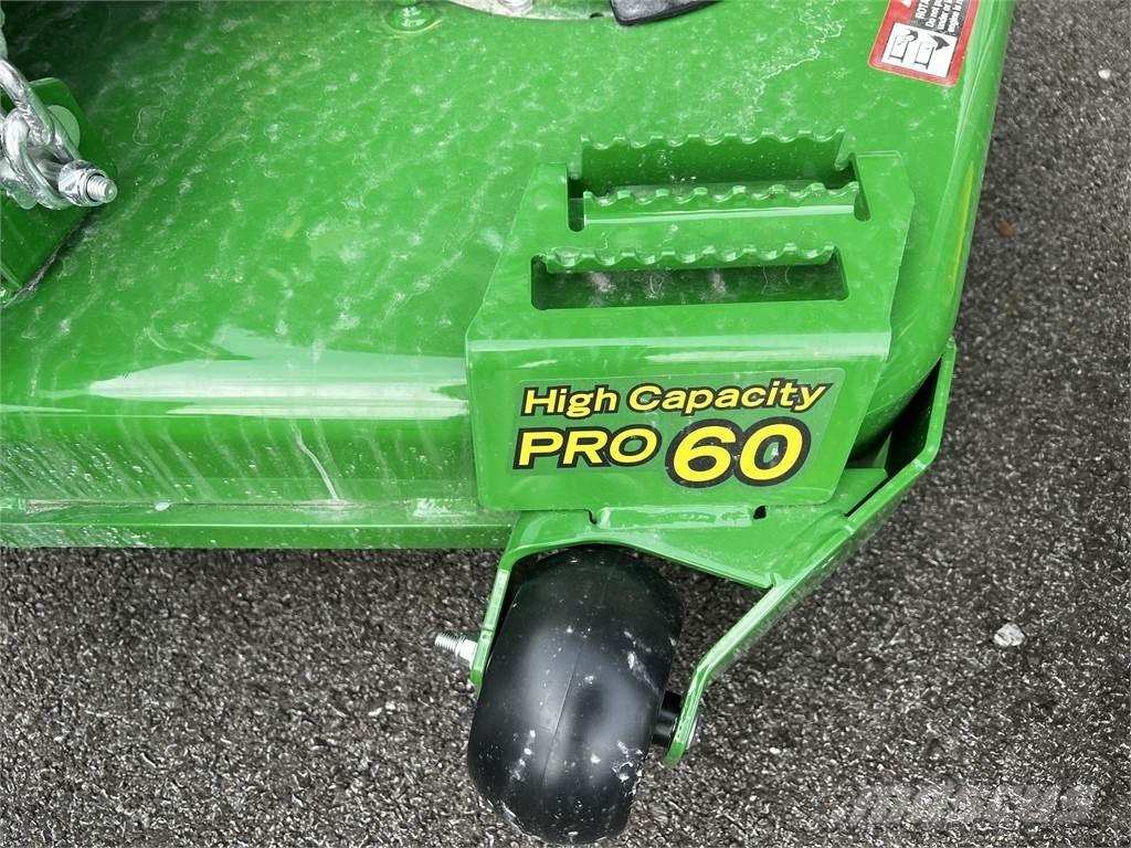 John Deere Z720E Sıfır dönüşlü çim biçme makineleri