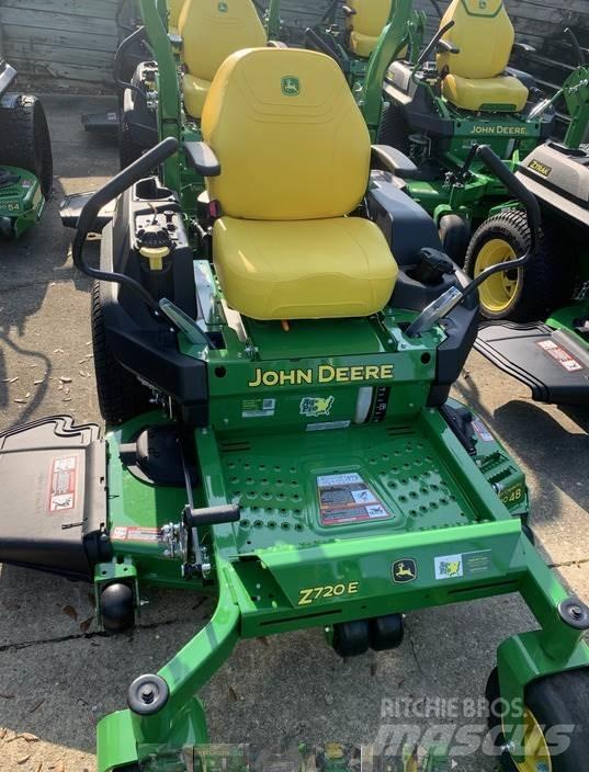 John Deere Z720E Sıfır dönüşlü çim biçme makineleri