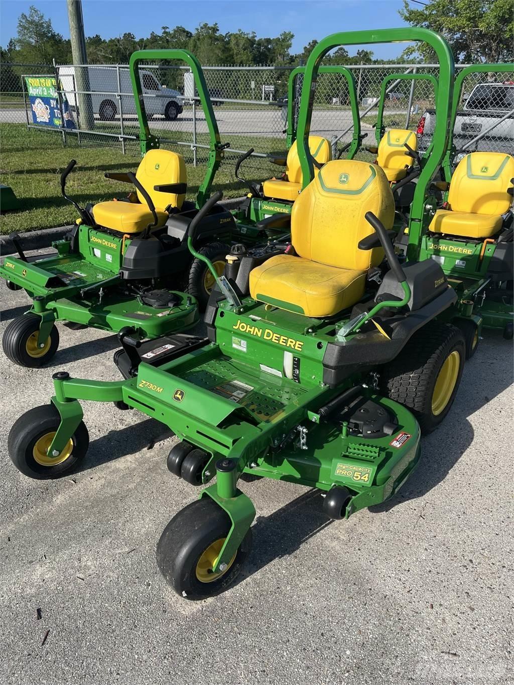John Deere Z730 Sıfır dönüşlü çim biçme makineleri