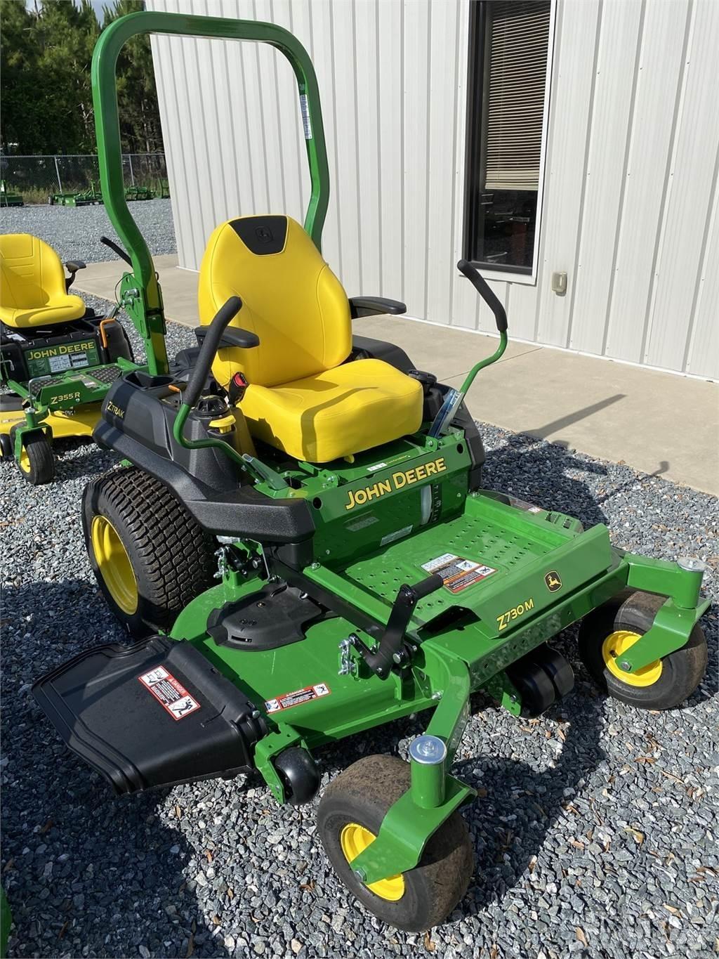 John Deere Z730M Sıfır dönüşlü çim biçme makineleri