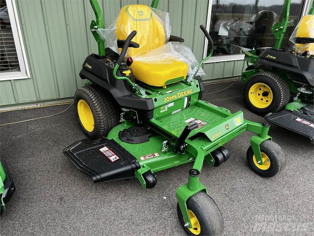 John Deere Z730M Sıfır dönüşlü çim biçme makineleri