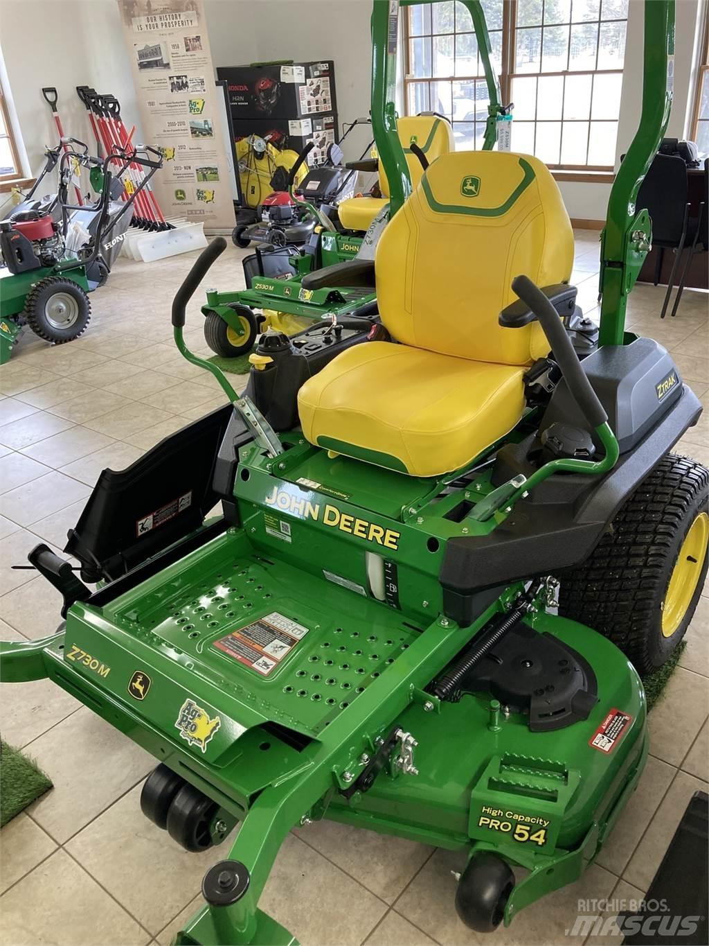 John Deere Z730M Sıfır dönüşlü çim biçme makineleri
