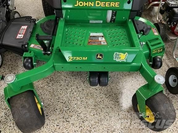 John Deere Z730M Sıfır dönüşlü çim biçme makineleri
